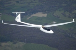  滑翔机在萨尔格米纳的情感 